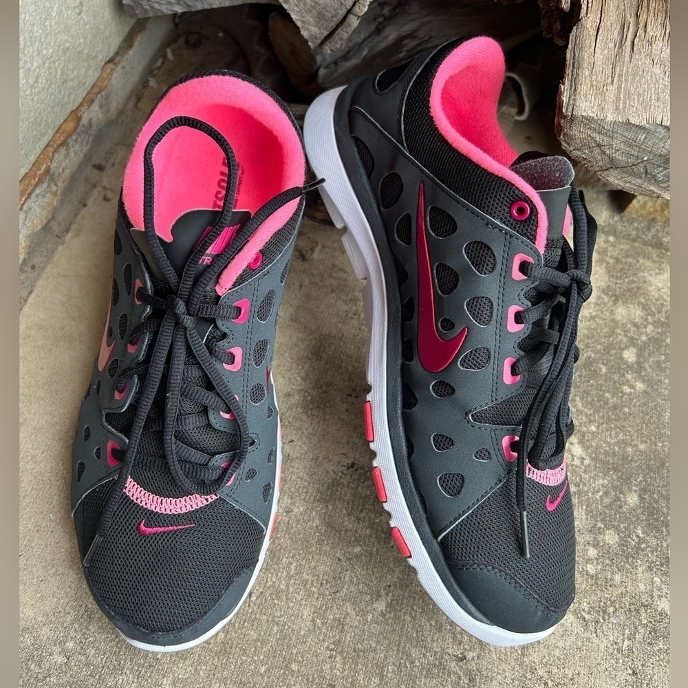 Nike Training Black & Pink Athletic lace up sneaker shoes Sz-11. G